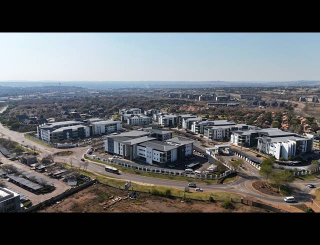 432M² OFFICE TO LET IN ECO PARK ESTATE